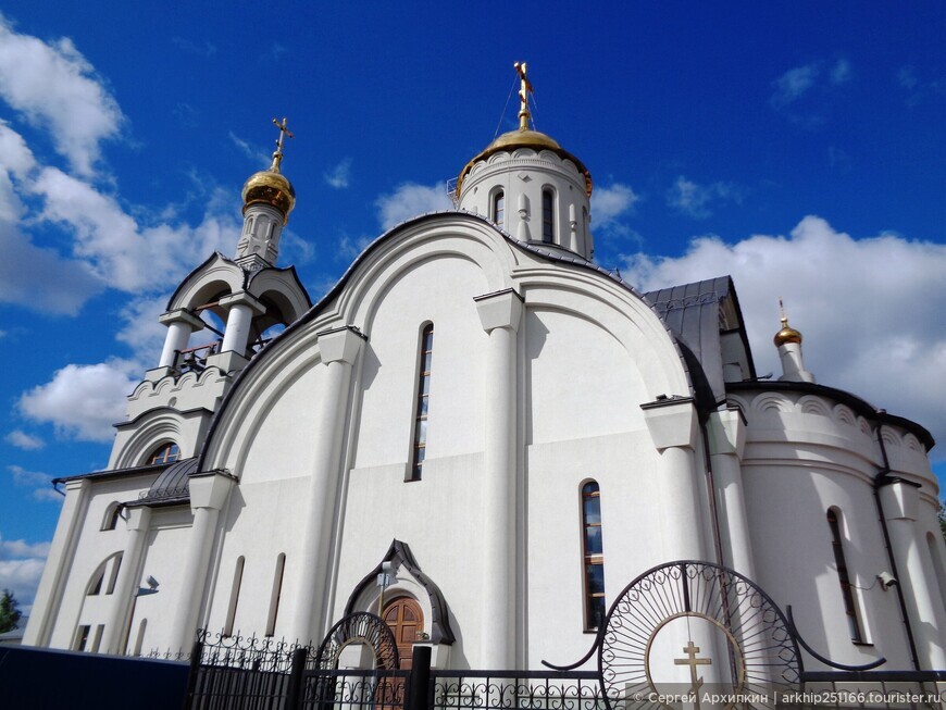 Красивый храм Святого Николая Чудотворца в сибирском Сургуте