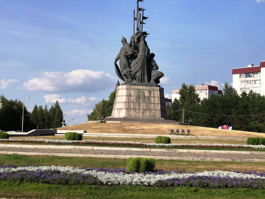 Памятник Основателям города Сургута