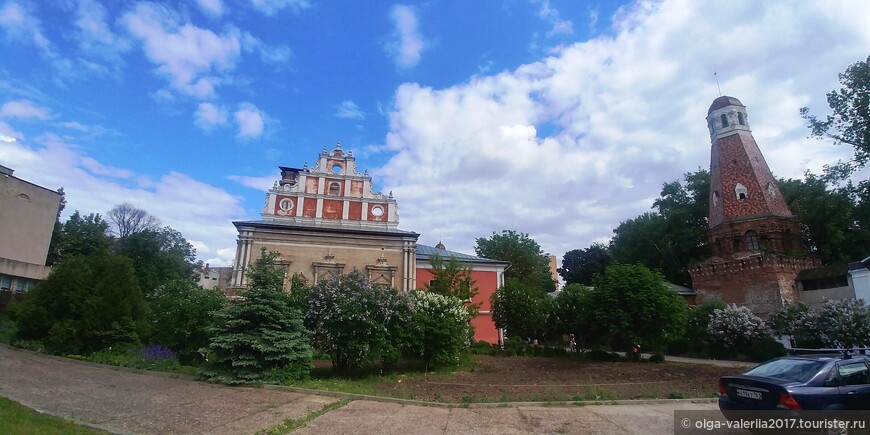  Симонов монастырь. В центре Новая трапезная , слева здание ДК ЗИЛа , справа Кузнечная башня.