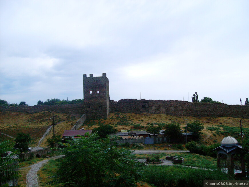 Посещение крепости во время летнего дождя