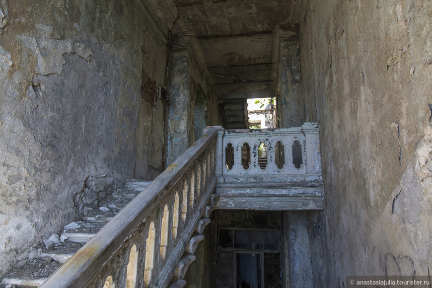 Заброшенный санаторий «Скала» — место для романтической фотосессии, или съемок фантастики