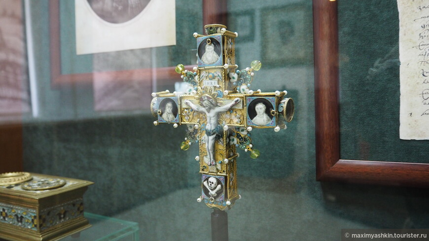Крест, подаренный царем Петром I Великим своему фавориту Алексею Васильевичу Макарову