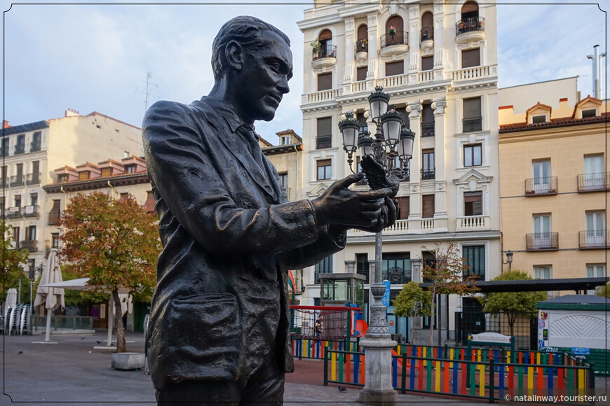 Федерико Гарсиа Лорка – испанский поэт, драматург, музыкант и художник-график. Убит в начале Гражданской войны в Испании