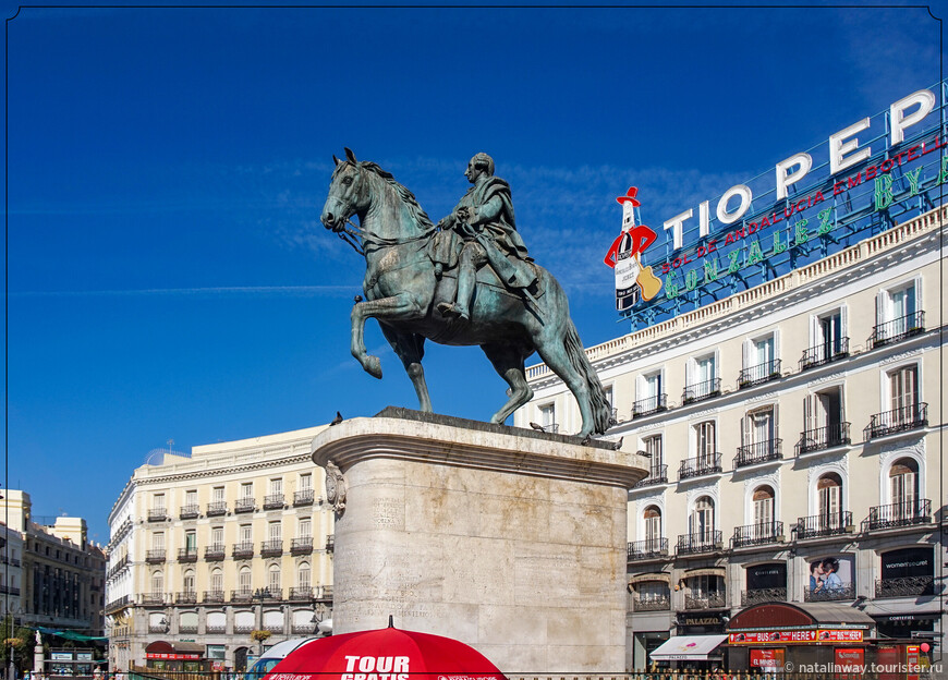 Памятник королю Карлосу III на площади Пуэрта дель Соль