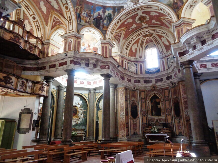 Барочный собор Святого Франциска Ксаверио ( 17 века)  в центре Палермо