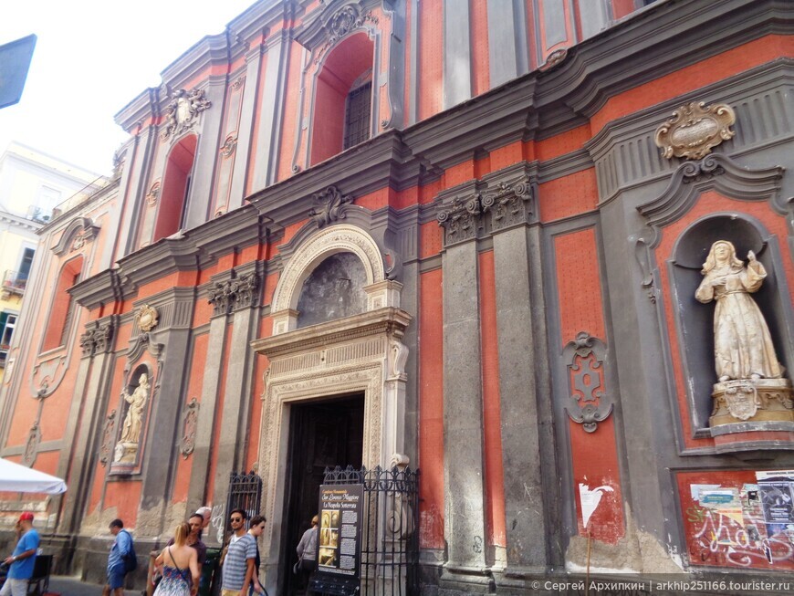 Барочная церковь Сент Анджело Нило в Неаполе с шедевром Донателло середины 15 века