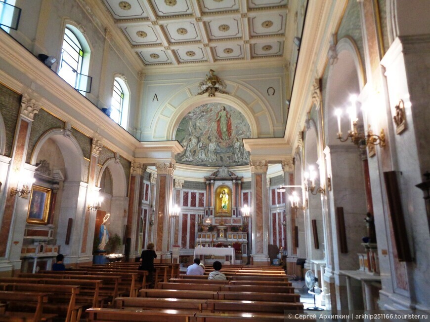 Церковь Санта Лючия в Неаполе