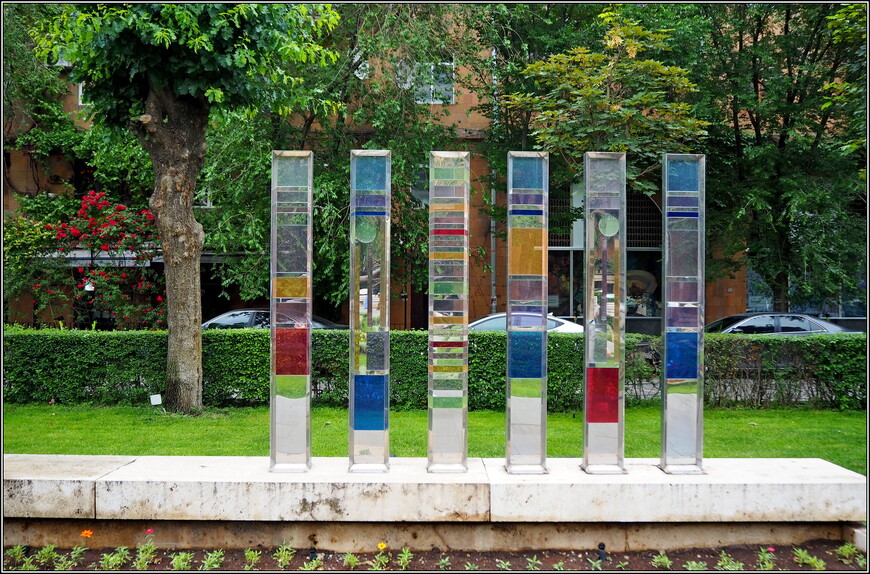«Спектральные столбы из Лондонской олимпийской деревни»