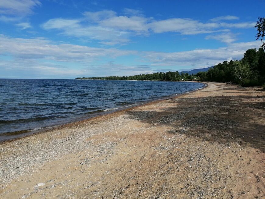 Берег Байкала, включающий пляж Красные пески