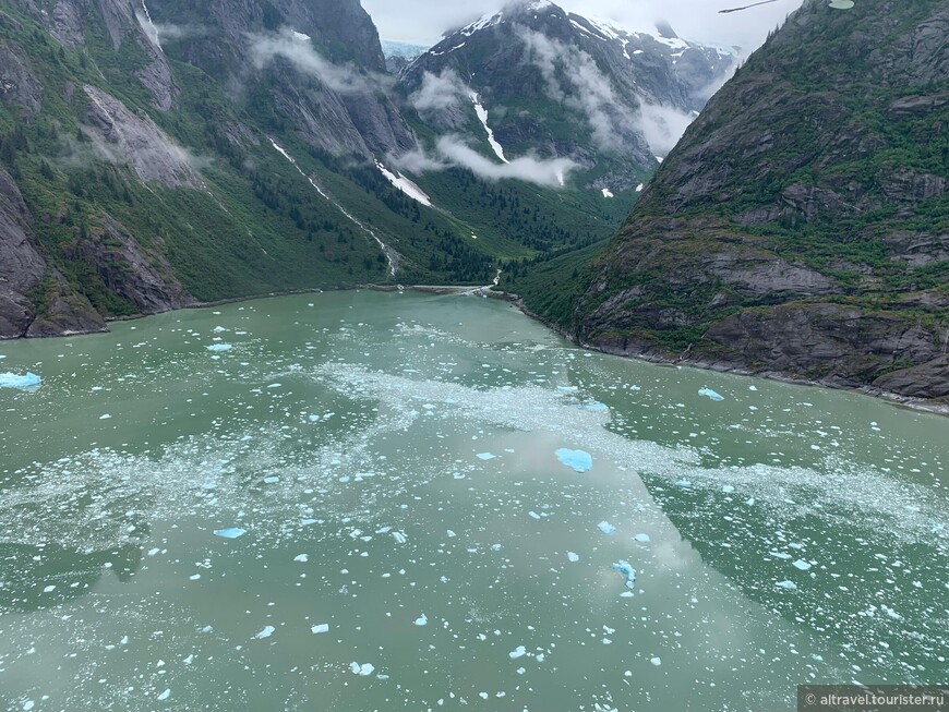 Виды с борта гидросамолета по пути к леднику.