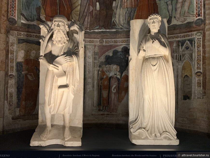 Времена года, также созданные Антелами: Зима - старичок слева, Весна - элегантная девушка справа. Лето и Осень не сохранились.