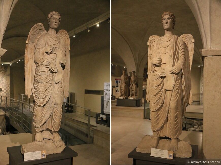 Архангелы Михаил и Гавриил. Считается, что их переделали из мраморных римских статуй людей в тогах, приделав им крылья, головы и ступни. Начало 13-го века. Оригинальные статуи из наружных ниш баптистерия.