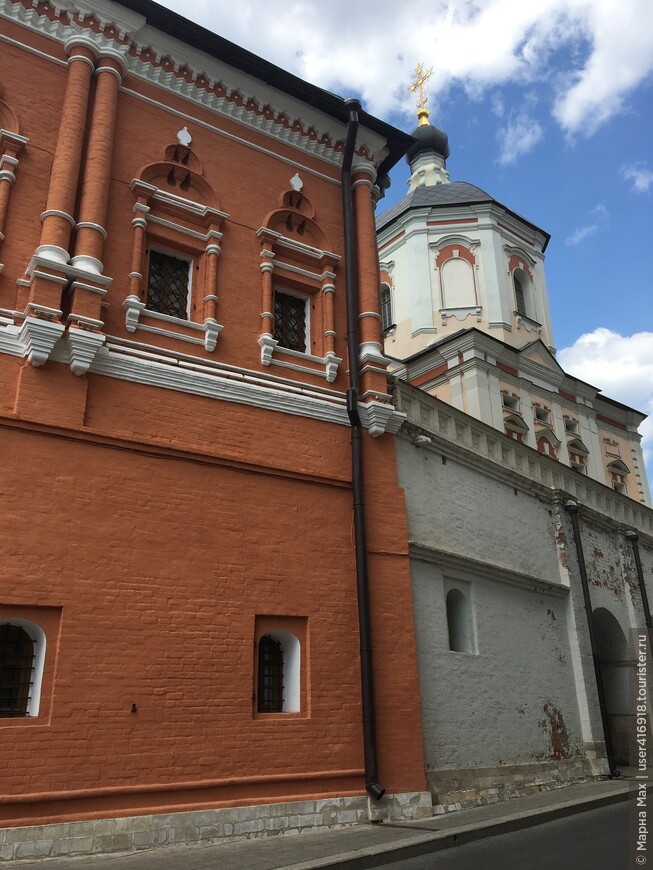 Один день в Москве: пешком по Петровке с заходом в музей и сад