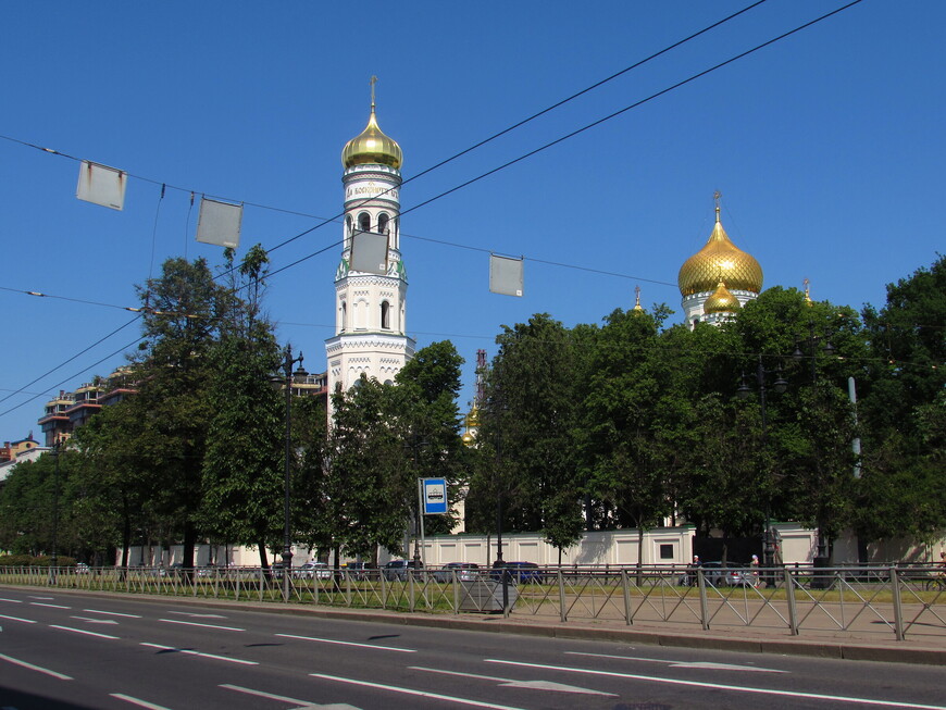 Вид на колокольню монастыря с Московского проспекта