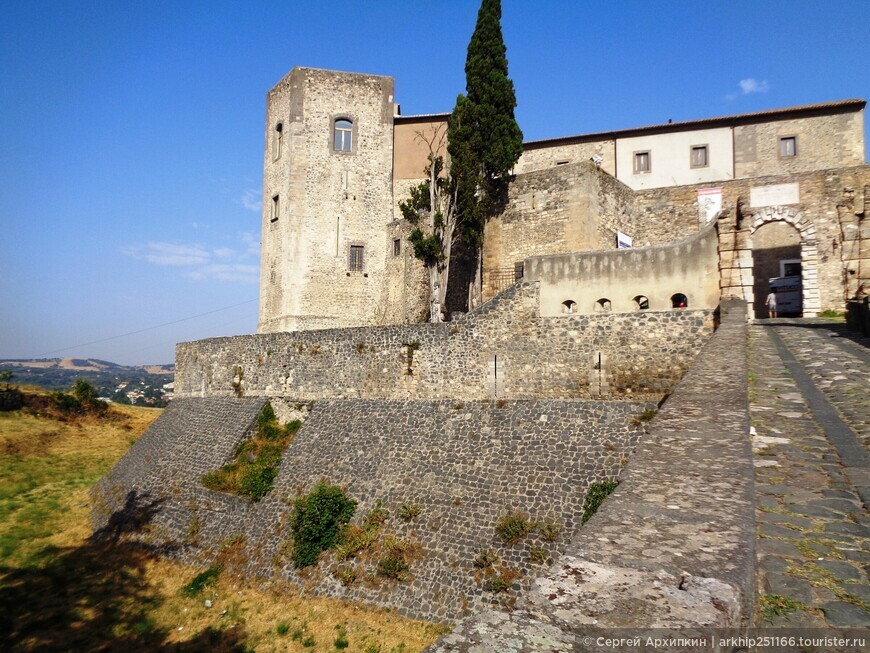 Средневековый замок 11 века в Мельфи — древней столицы Южной Италии