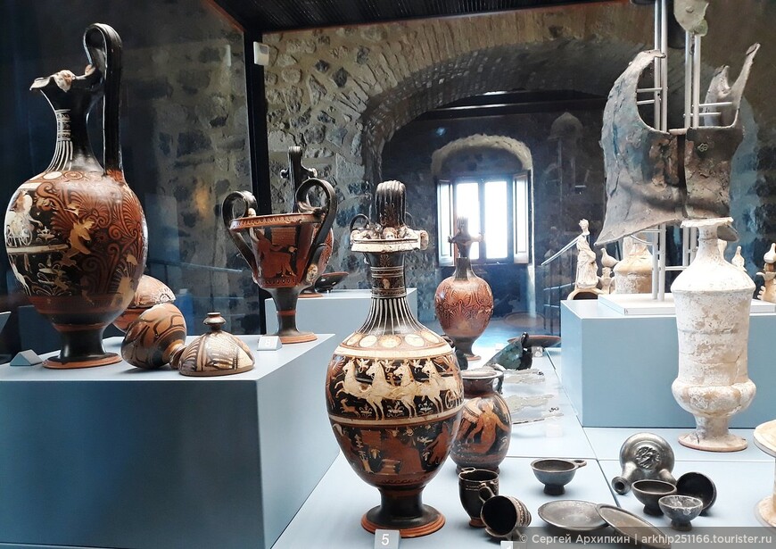 Археологический музей в замке Норманнов в Мельфи на Юге Италии