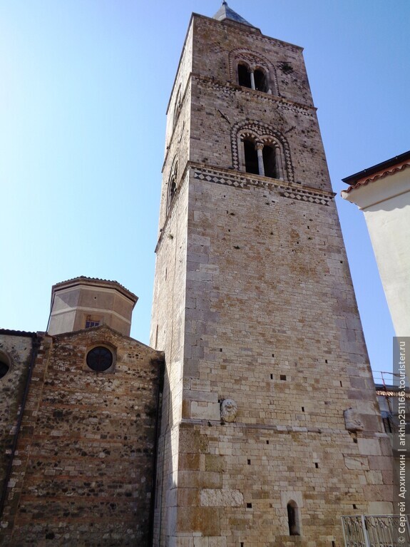 Средневековый Кафедральный собор в Мельфи — столице норманнов на Юге Италии