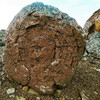 Очень древний круглый камень в разрезе 