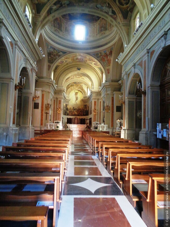 Средневековый Кафедральный собор (13 века) в Потенце — на Юге Италии