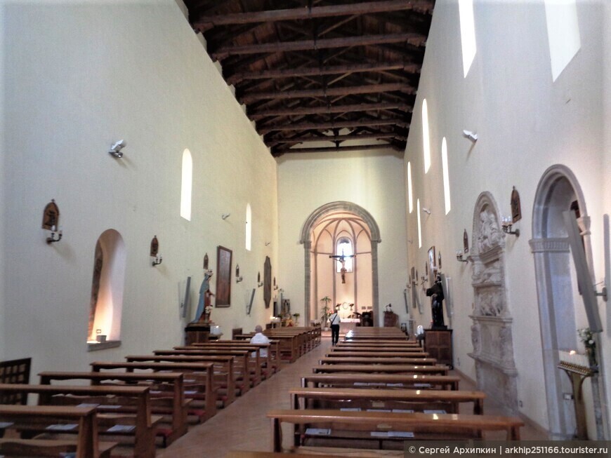 Средневековая церковь Сан-Франческо (13 века) в Потенце на Юге Италии