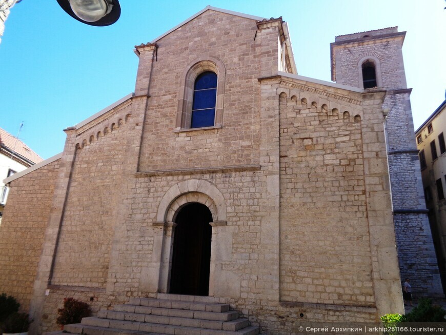 Средневековая церковь Архангела Михаила (12 века) в Потенце на юге Италии