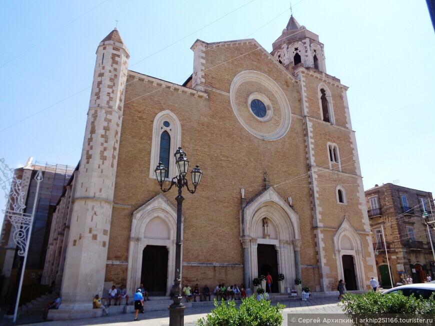 Средневековый Кафедральный собор в стиле готики (14 века) в Лучере на Юге Италии