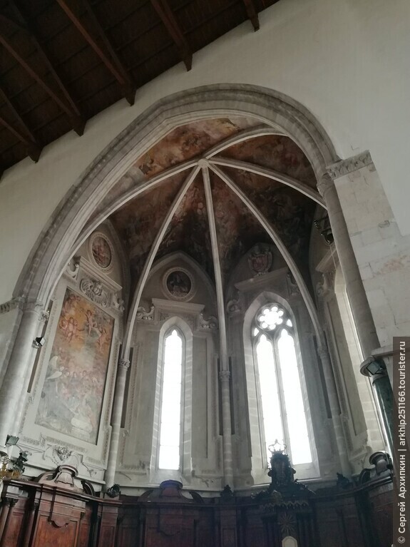 Средневековый Кафедральный собор в стиле готики (14 века) в Лучере на Юге Италии