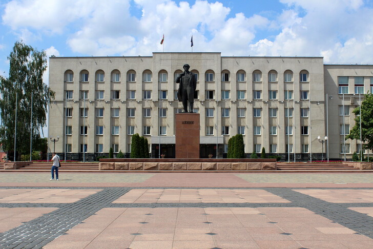 Площадь Ленина в Гродно. Памятник В. И. Ленину