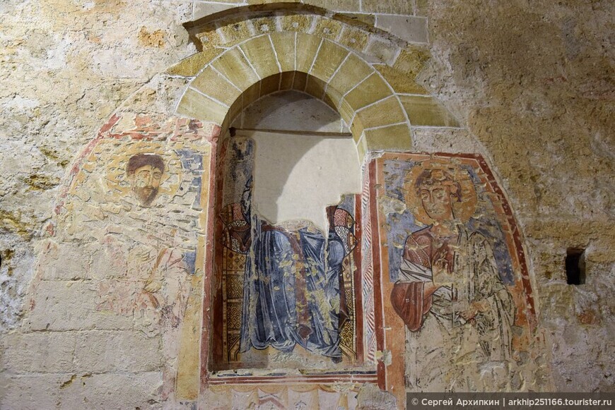 Церковь Сан-Джованни-дельи-Эремети (12 век) в Палермо  - объект Всемирного наследия ЮНЕСКО на Сицилии.