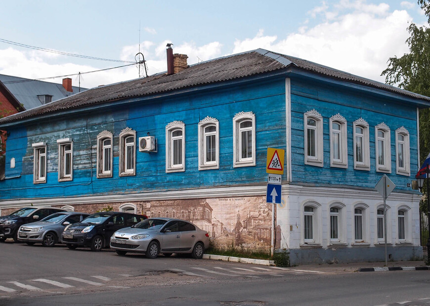Дом на ул.Ленина, на котором нарисован Боровск начала прошлого века