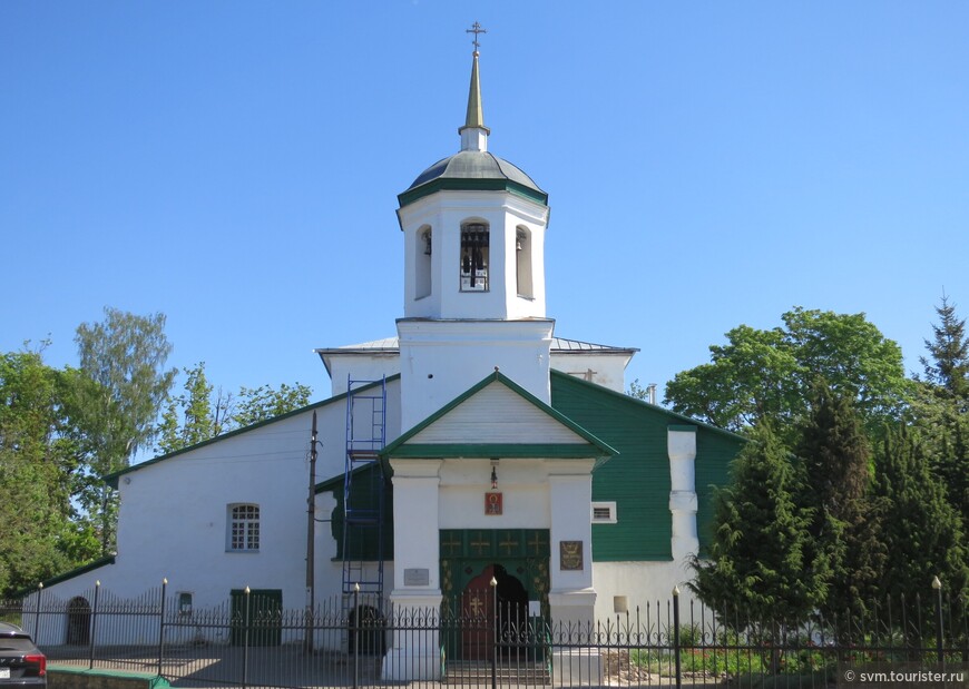 В средние века часть Запсковья была заболочена,поэтому основанный здесь Ильинский мужской монастырь именовался-Ильей Мокрым.