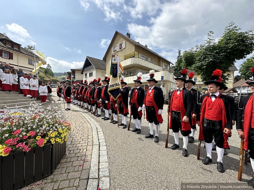 Бад-Петерсталь-Гризбах — город минеральной воды, место отдыха Александра Второго и праздничное шествие
