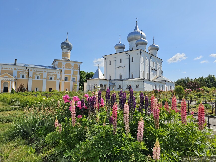Великий Новгород: Варлаамо-Хутынский монастырь.