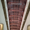 В отличие от других потолков в стиле мудехар, являющихся декоративными, этот потолок - несущий.