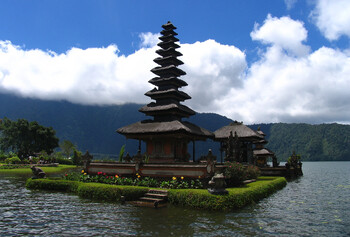 Власти Бали хотят ввести квоту в 400 000 туристов в год