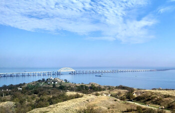 Туристам, попавшим в пробки у Крымского моста, вернут средства