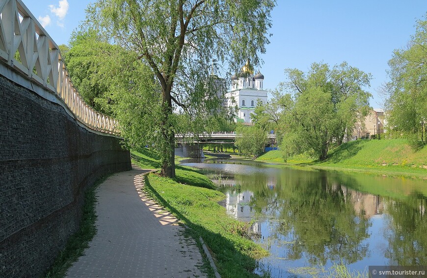 Парк реки Псковы закладывался в начале 1960-х годов по инициативе комсомольцев города.