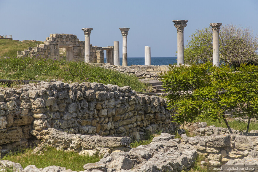 Античность на каждом шагу: древний Херсонес и еще более почтенный Пантикапей