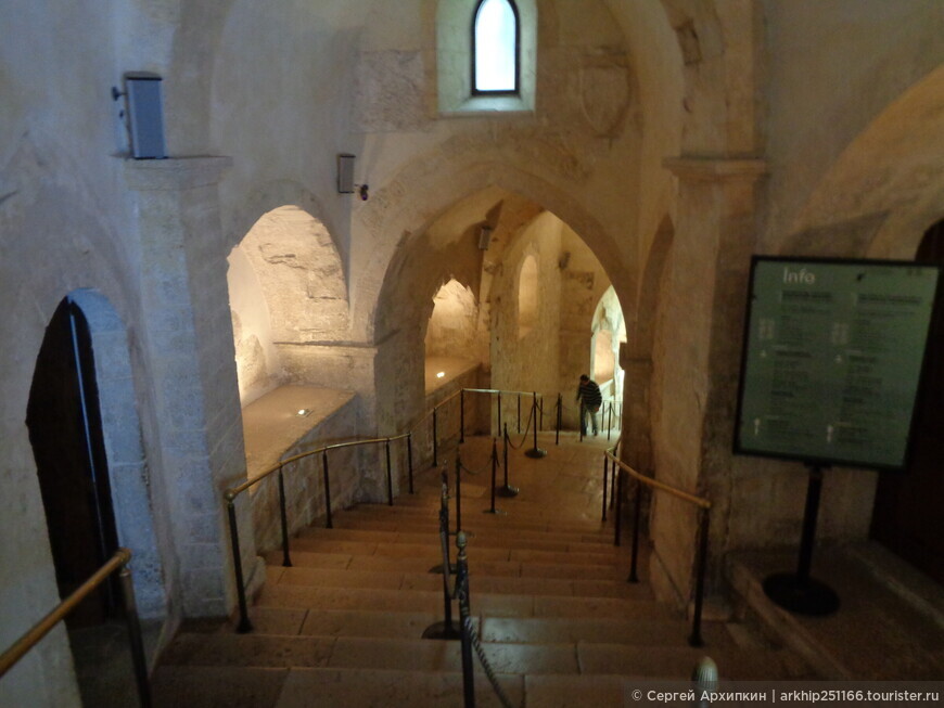 Средневековое Святилище Михаила Архангела (5 века) в Монте-Сант-Анджело (Апулия) — объект Всемирного наследия ЮНЕСКО