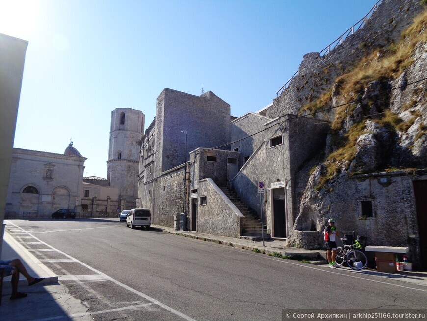 Средневековое Святилище Михаила Архангела (5 века) в Монте-Сант-Анджело (Апулия) — объект Всемирного наследия ЮНЕСКО