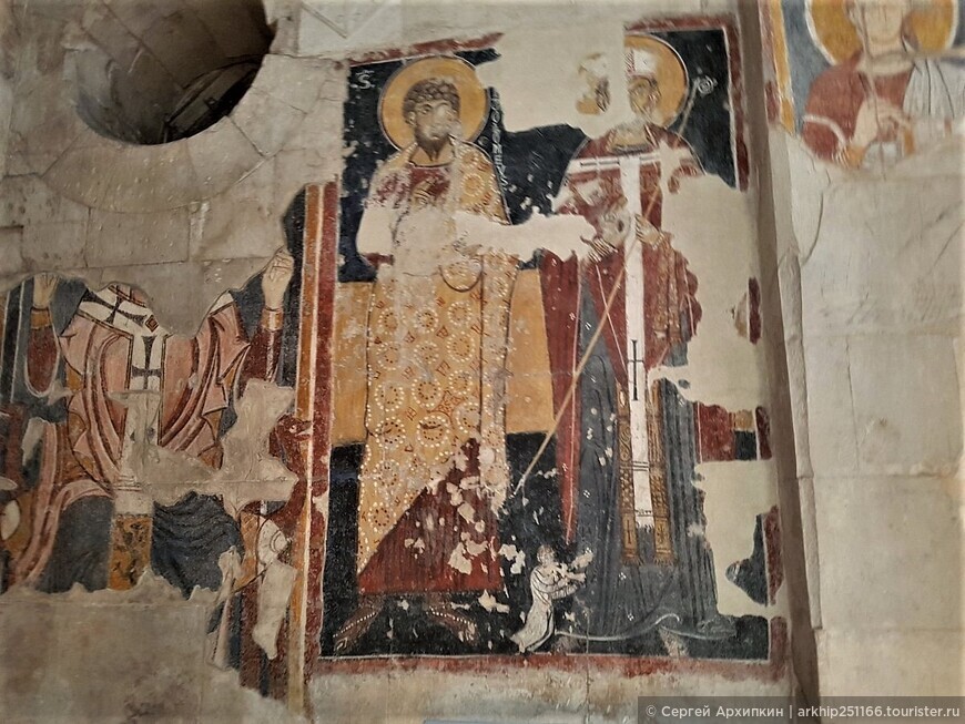 Средневековая церковь Санта Мария Маджоре (11 века) в Монте-Сант-Анджело в Апулии на Юге Италии