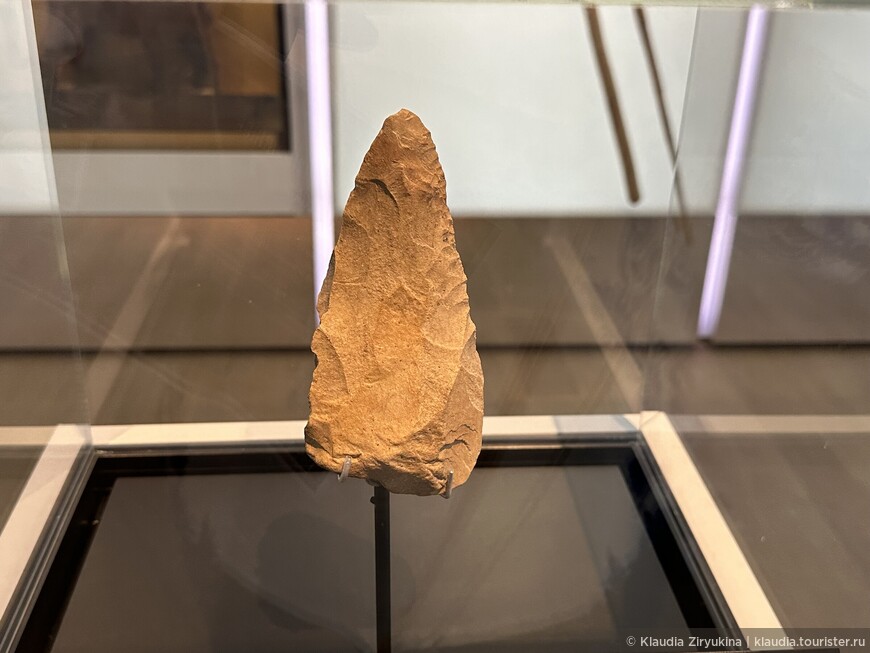 От каменного века — неандертальцев до предков современного человека в регионе Вюртемберга, ч. 1 Ландесмузея.