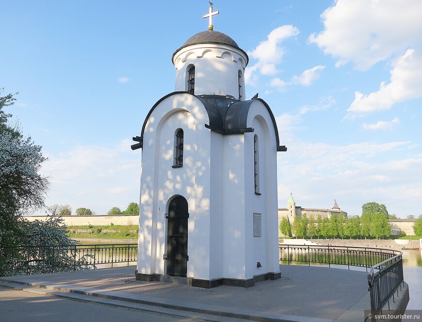 Ольгинская часовня была построена в июле 2000 года.Она расположена на смотровой площадке,откуда открывается шикарный вид на Кром.