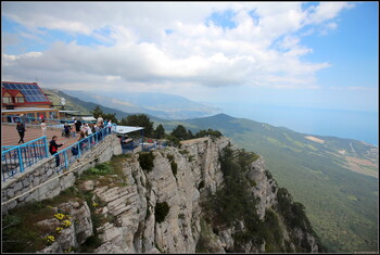 В Крыму на плато Ай-Петри сгорело кафе