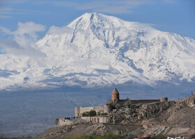 А где-то горы, горы, а за ними нивы....Армения моя