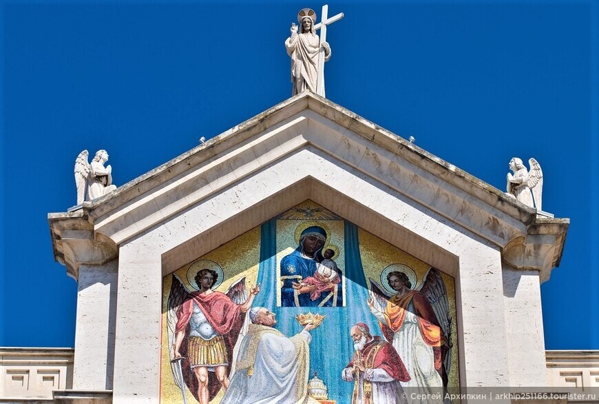 Кафедральный собор Сан-Лоренцо в Манфредонии в Апулии на Юге Италии