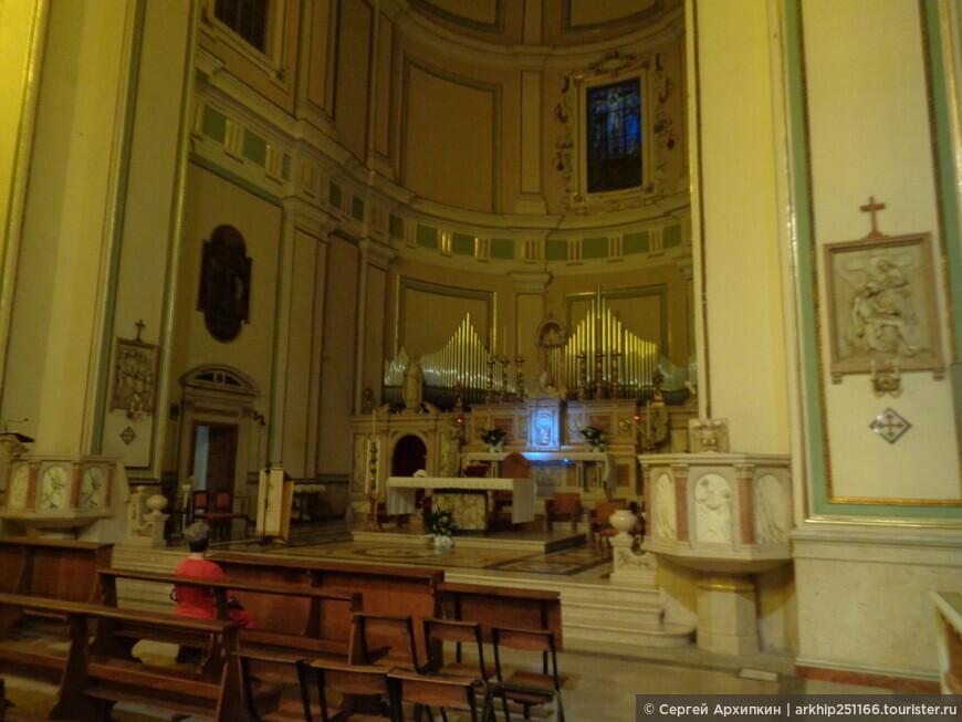 Барочная церковь Мадонны ди Римеди возле Норманнского замка в Палермо