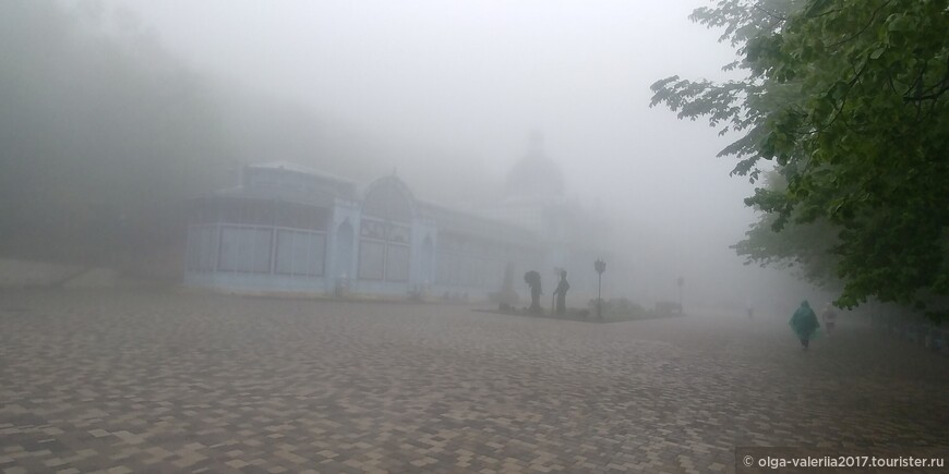 Пушкинская галерея в тумане.