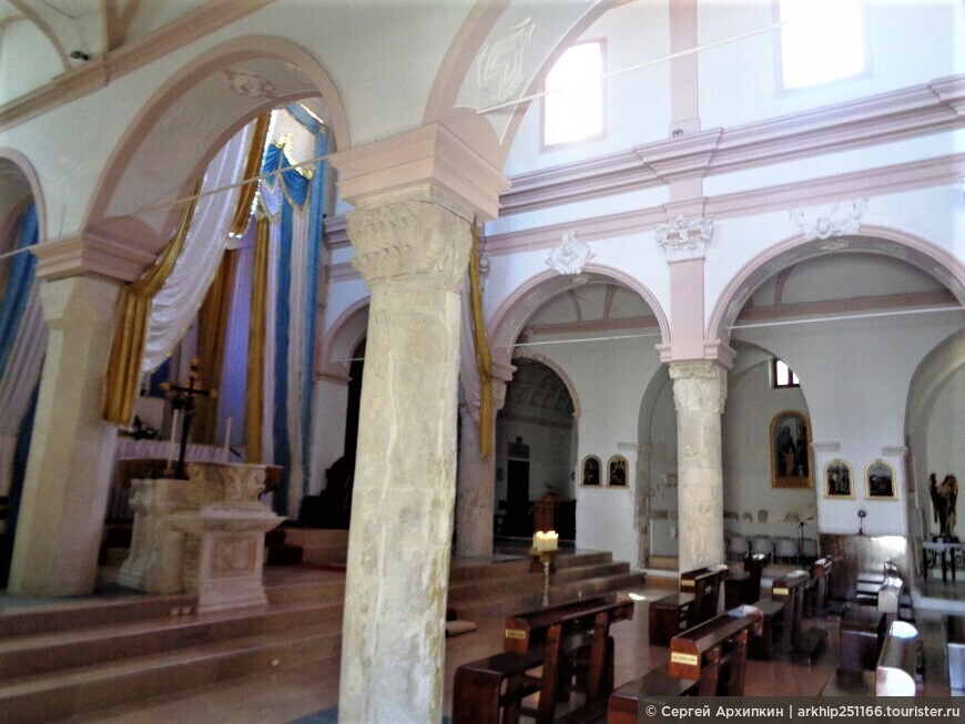 Средневековый Кафедральный собор на полуострове Гаргано