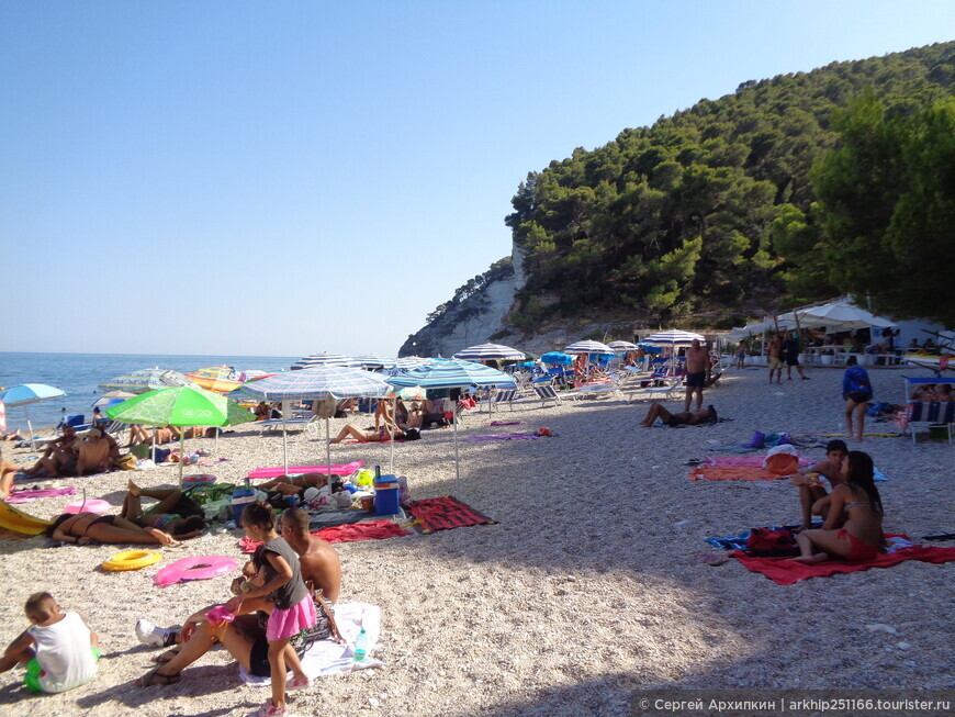 Красивый пляж Виньянотика на полуострове Гаргано около Вьесте (Южная Италия)